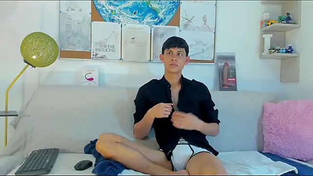 Snapshot of logan_thomas chatting on May 15, 8:38 pm logan thomas online show from May 15, 8:38 pm