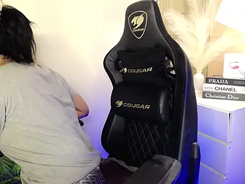 Snapshot of Martha_pookerxxx chatting on January 23, 12:04 am Martha pookerxxx online show from January 23, 12:04 am