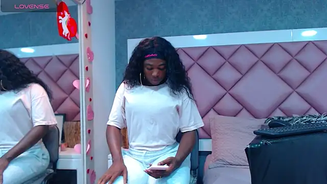 DanielaDuff online show from November 1, 5:48 pm