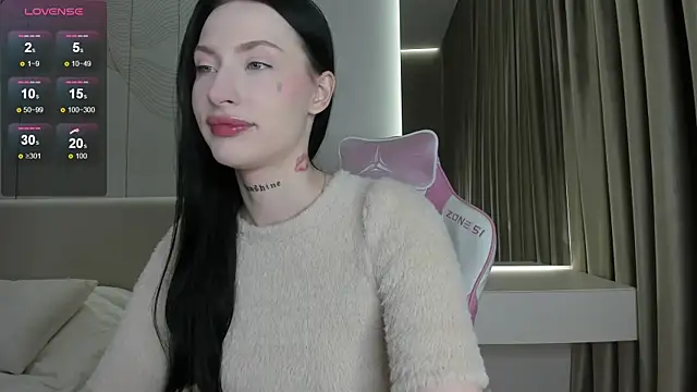 Snapshot of JenniferQueen11 chatting on July 11, 4:10 pm JenniferQueen11 online show from July 11, 4:10 pm
