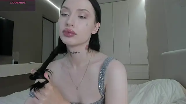 Snapshot of JenniferQueen11 chatting on July 29, 7:23 pm JenniferQueen11 online show from July 29, 7:23 pm