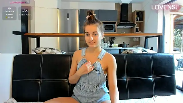 ElizSweet online show from March 4, 1:17 pm