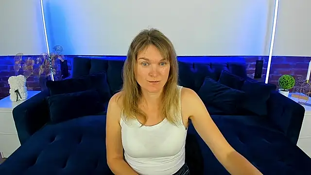 Snapshot of Anabell_xxx chatting on October 2, 6:37 pm Anabell xxx online show from October 2, 6:37 pm