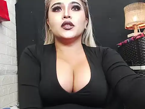 Snapshot of x12inchanaconda chatting on December 18, 11:00 pm x12inchanaconda online show from December 18, 11:00 pm