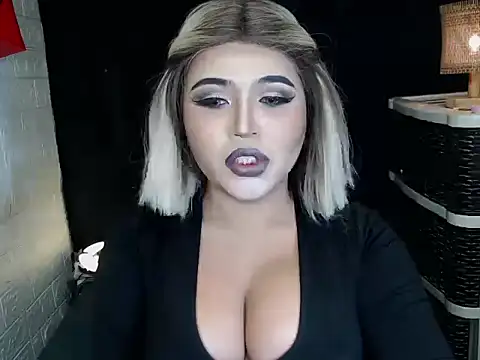 Snapshot of x12inchanaconda chatting on February 12, 12:27 am x12inchanaconda online show from February 12, 12:27 am