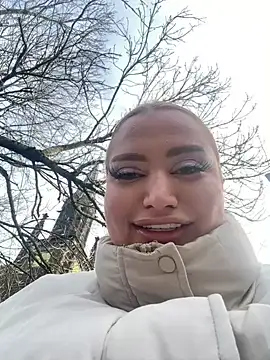 Snapshot of EmiliaPetrova chatting on December 24, 9:39 am EmiliaPetrova online show from December 24, 9:39 am