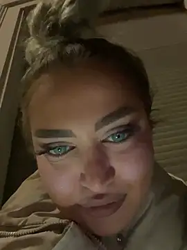 Snapshot of EmiliaPetrova chatting on March 6, 11:42 pm EmiliaPetrova online show from March 6, 11:42 pm