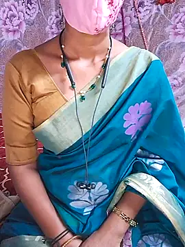 Snapshot of XBHUUME chatting on December 4, 5:11 pm XBHUUME online show from December 4, 5:11 pm