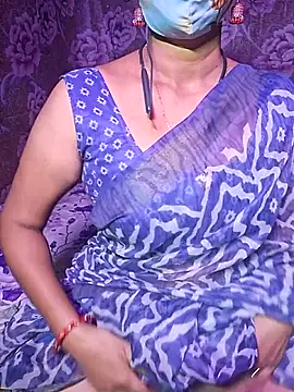 Snapshot of XBHUUME chatting on October 4, 5:00 pm XBHUUME online show from October 4, 5:00 pm