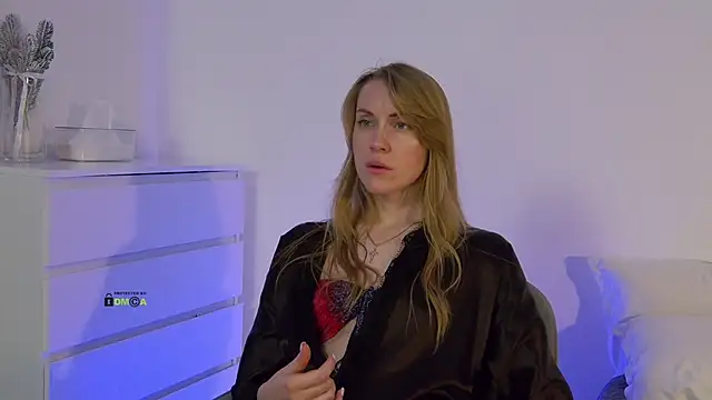 Snapshot of Fallinlove1 chatting on February 25, 8:09 pm Fallinlove1 online show from February 25, 8:09 pm