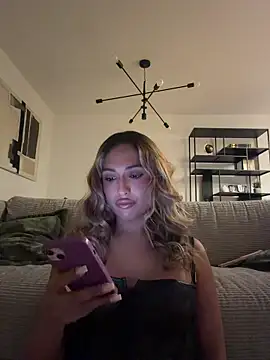 Snapshot of carminaurmommy chatting on December 2, 12:38 am carminaurmommy online show from December 2, 12:38 am