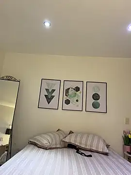 Snapshot of carminaurmommy chatting on December 17, 2:39 am carminaurmommy online show from December 17, 2:39 am