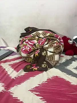 Snapshot of katrina_0143 chatting on February 3, 5:35 pm katrina 0143 online show from February 3, 5:35 pm