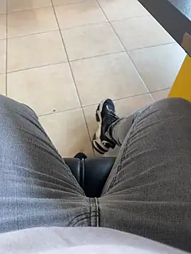 Snapshot of S2kicibey06 chatting on January 31, 1:02 pm S2kicibey06 online show from January 31, 1:02 pm