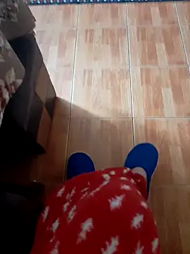 feet toes online show from October 28, 5:33 am