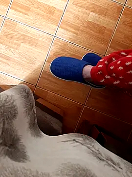 feet toes online show from April 29, 5:55 am