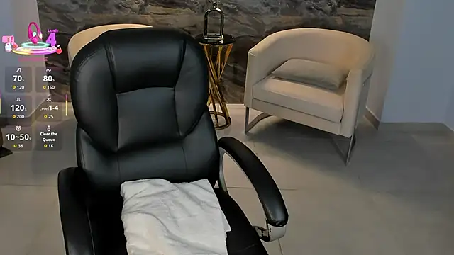 Snapshot of MadelineFox chatting on November 18, 9:03 am MadelineFox online show from November 18, 9:03 am