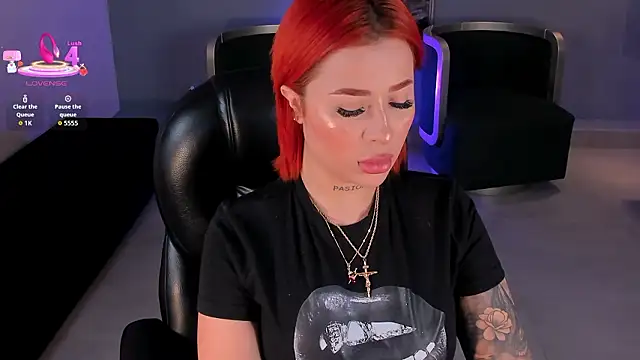 Snapshot of MadelineFox chatting on February 13, 7:26 am MadelineFox online show from February 13, 7:26 am