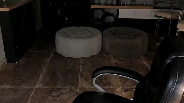 Snapshot of MadelineFox chatting on February 19, 8:10 am MadelineFox online show from February 19, 8:10 am