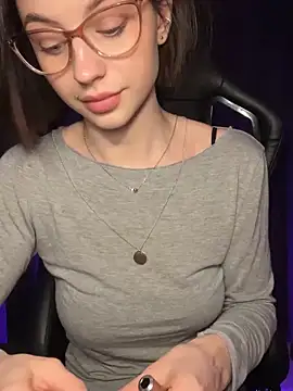 Camilla Railian online show from December 10, 11:30 pm