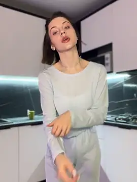 Camilla Railian online show from December 22, 3:33 pm