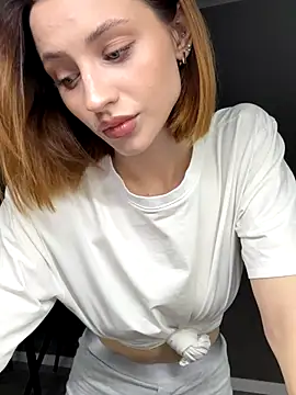 Camilla Railian online show from September 21, 2:35 am