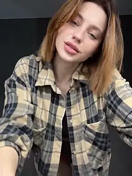 Camilla Railian online show from October 5, 4:00 am