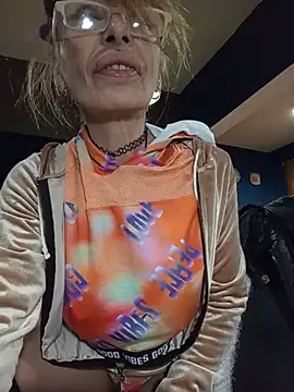 FrozenWaffle online show from May 24, 2:44 pm