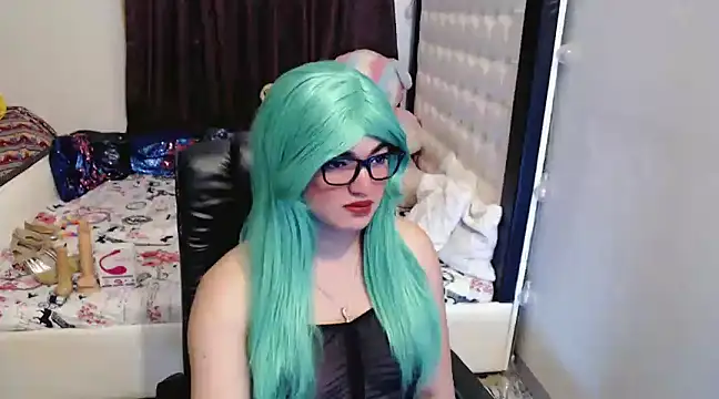 Snapshot of Goddess_Sarah chatting on December 14, 8:45 am Goddess Sarah online show from December 14, 8:45 am