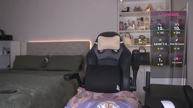 Snapshot of JohannaRodriguez69 chatting on December 20, 5:04 am JohannaRodriguez69 online show from December 20, 5:04 am