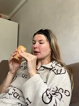 AngelMiaM online show from April 27, 7:28 am