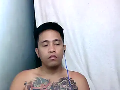 Snapshot of Thyler08 chatting on December 6, 5:20 am Thyler08 online show from December 6, 5:20 am