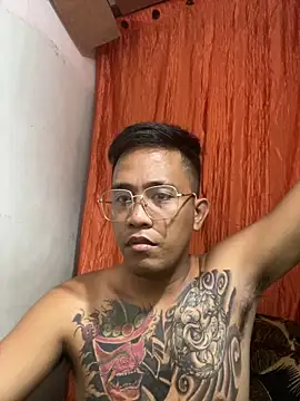 Snapshot of Thyler08 chatting on December 25, 6:09 am Thyler08 online show from December 25, 6:09 am