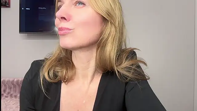 RachellAmazing online show from February 4, 7:44 pm