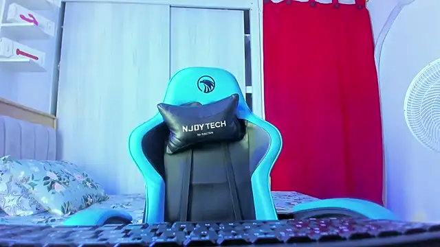 Lunastar02 online show from December 4, 9:12 pm