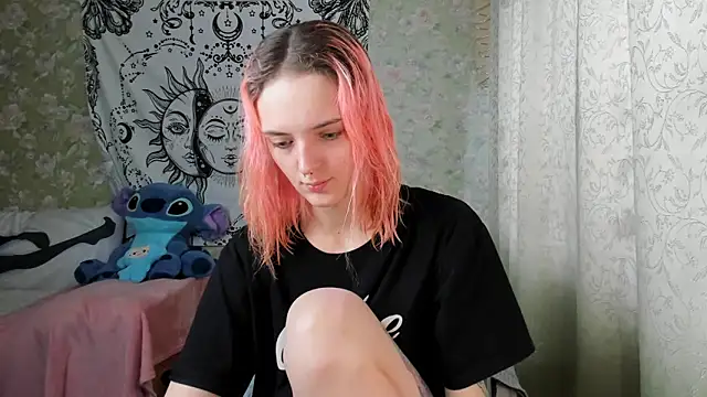 Snapshot of Cutie_Adelia chatting on January 25, 9:26 am Cutie Adelia online show from January 25, 9:26 am