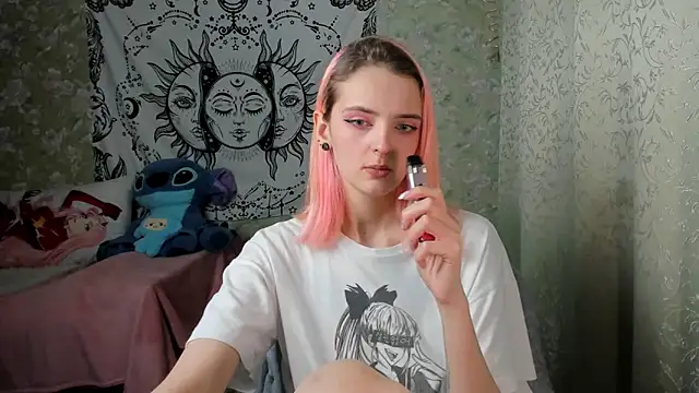 Snapshot of Cutie_Adelia chatting on February 6, 11:21 am Cutie Adelia online show from February 6, 11:21 am