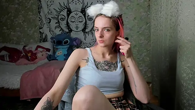 Snapshot of Cutie_Adelia chatting on March 10, 1:21 pm Cutie Adelia online show from March 10, 1:21 pm