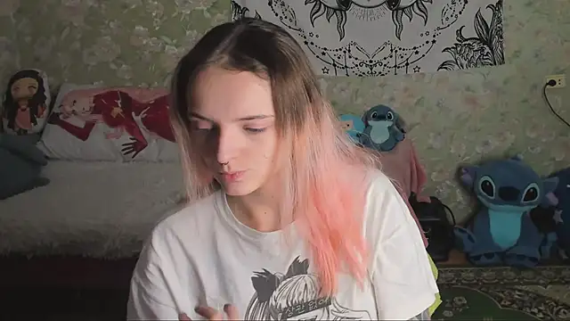 Snapshot of Cutie_Adelia chatting on October 6, 9:18 am Cutie Adelia online show from October 6, 9:18 am