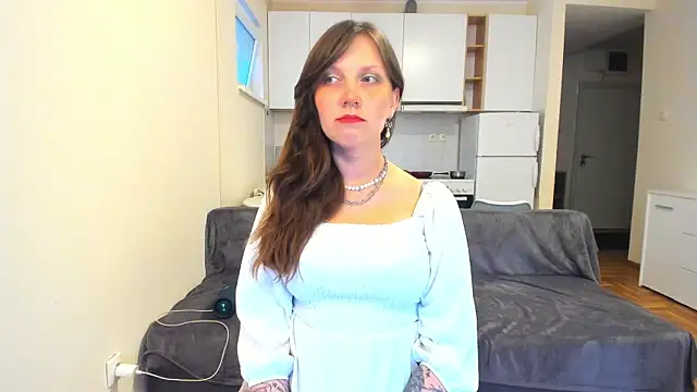 StacyTigerr online show from March 5, 5:18 am