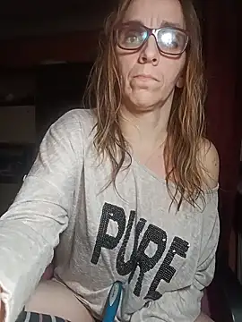 Dettybitch40 online show from December 19, 7:21 pm