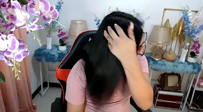 Snapshot of Asian_flabby chatting on February 5, 1:37 am Asian flabby online show from February 5, 1:37 am