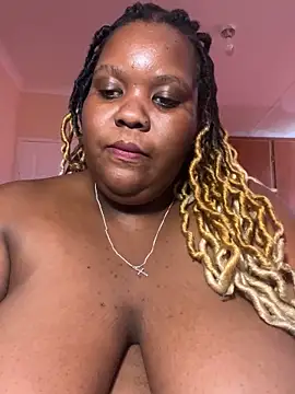 Snapshot of Michyboldy chatting on February 17, 10:07 am Michyboldy online show from February 17, 10:07 am