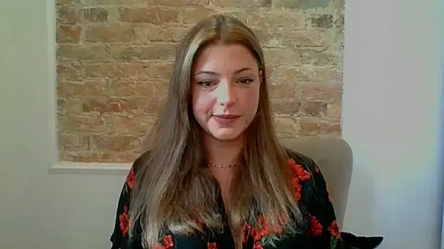 Snapshot of LilyBlondee chatting on July 29, 6:33 am LilyBlondee online show from July 29, 6:33 am