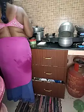 Snapshot of Tamil-hotwife chatting on January 24, 6:46 pm Tamil-hotwife online show from January 24, 6:46 pm