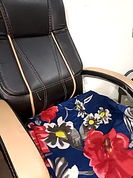 Snapshot of Tamil-hotwife chatting on March 20, 5:13 am Tamil-hotwife online show from March 20, 5:13 am