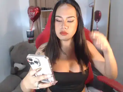 Snapshot of FrancineGarcia chatting on April 15, 6:31 am FrancineGarcia online show from April 15, 6:31 am