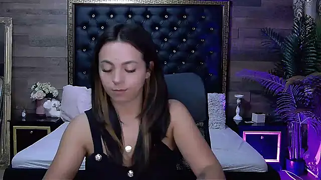 Snapshot of PlayfulElla chatting on September 20, 4:46 am PlayfulElla online show from September 20, 4:46 am