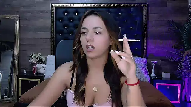 Snapshot of PlayfulElla chatting on October 8, 4:54 am PlayfulElla online show from October 8, 4:54 am