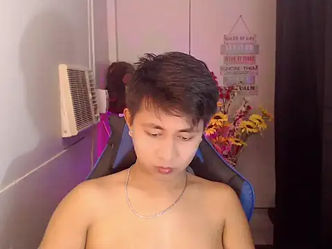 khael moreno online show from November 15, 6:04 pm